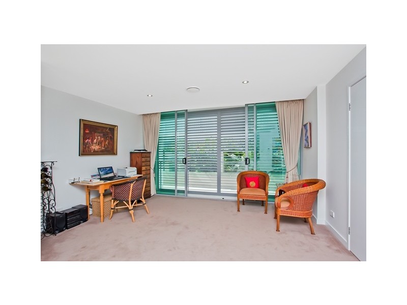 Villa 2 Freshwater 33 TE Peters Drive, Broadbeach QLD 4218