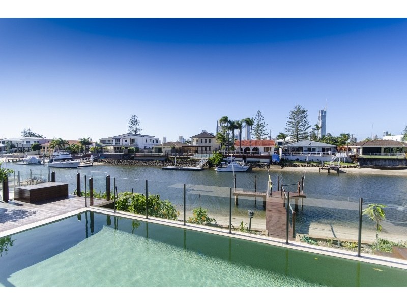 25 Vespa Crescent, Isle Of Capri QLD 4217