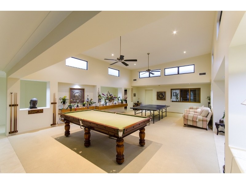 25 Vespa Crescent, Isle Of Capri QLD 4217