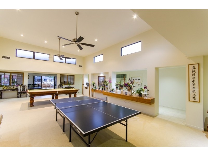 25 Vespa Crescent, Isle Of Capri QLD 4217