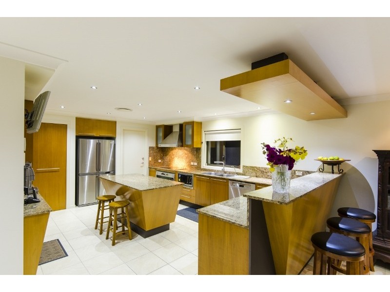 25 Vespa Crescent, Isle Of Capri QLD 4217