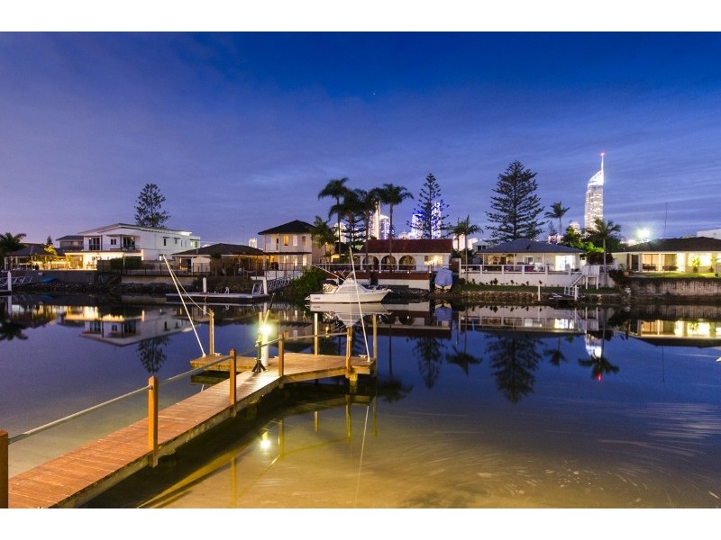 25 Vespa Crescent, Isle Of Capri QLD 4217