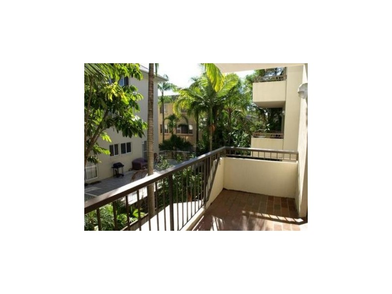 8/117 Old Burleigh Road, Broadbeach QLD 4218