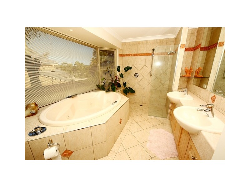 13 Ardrossan Place, Highland Park QLD 4211