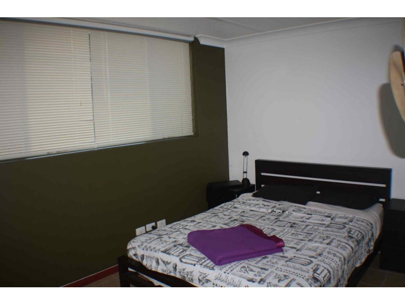 8/4 Marine Pde, Southport QLD 4215