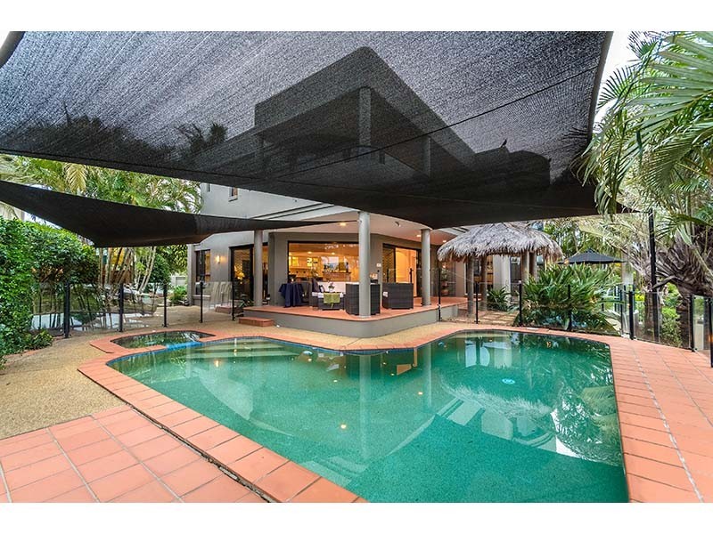 5 Montevideo Drive, Clear Island Waters QLD 4226