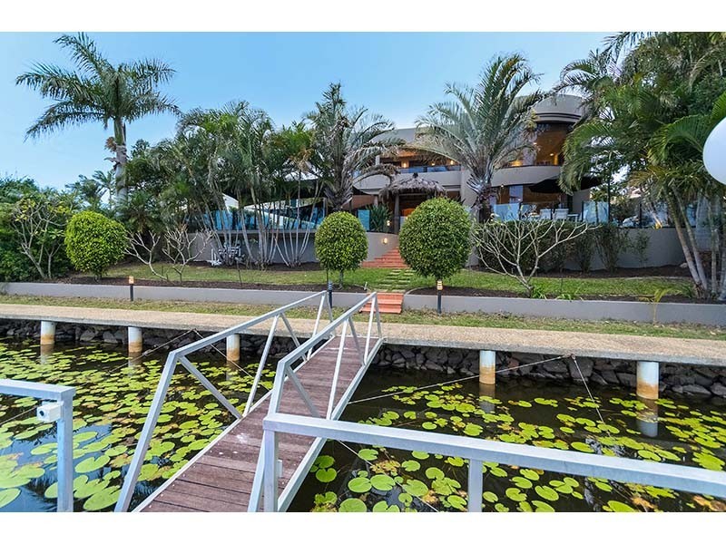 5 Montevideo Drive, Clear Island Waters QLD 4226
