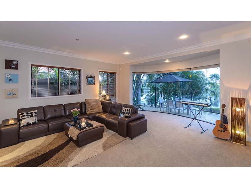 5 Montevideo Drive, Clear Island Waters QLD 4226