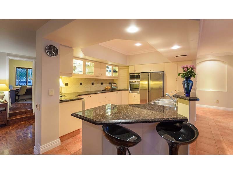 5 Montevideo Drive, Clear Island Waters QLD 4226