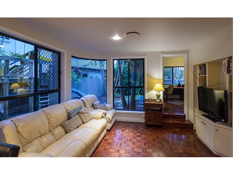 5 Montevideo Drive, Clear Island Waters QLD 4226