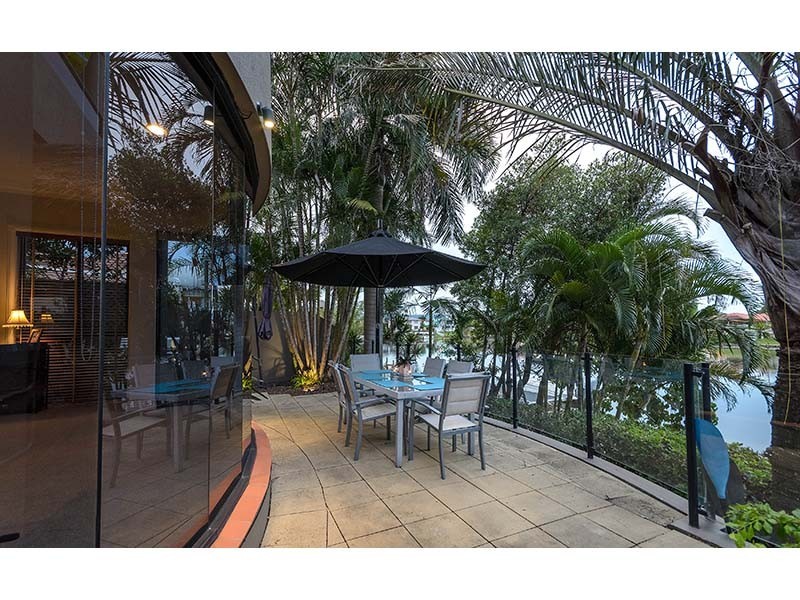 5 Montevideo Drive, Clear Island Waters QLD 4226