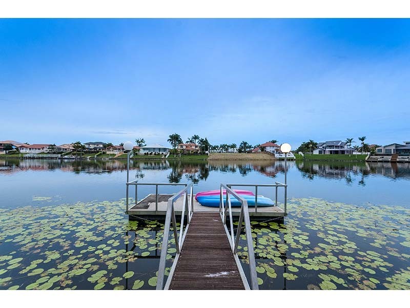 5 Montevideo Drive, Clear Island Waters QLD 4226