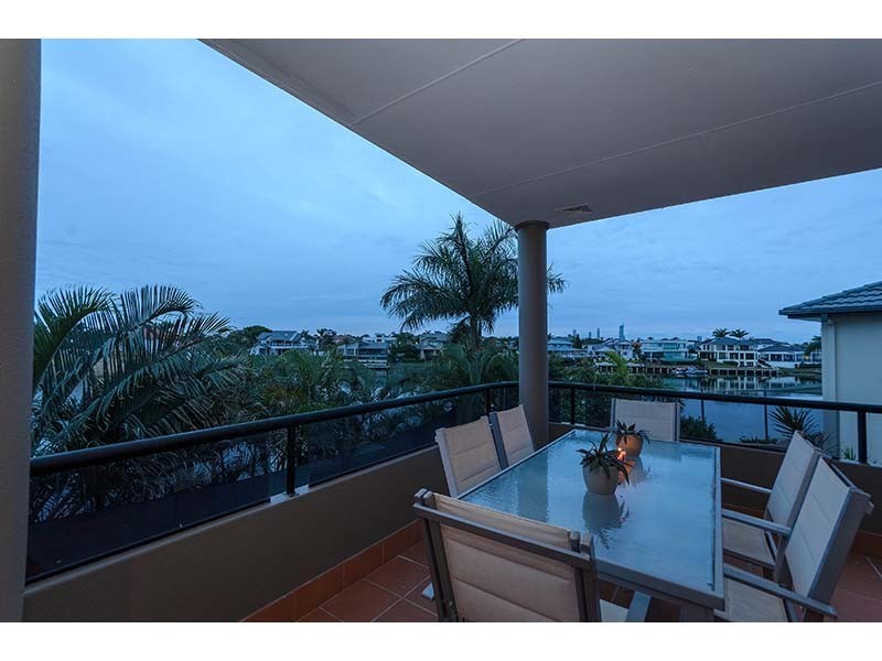5 Montevideo Drive, Clear Island Waters QLD 4226