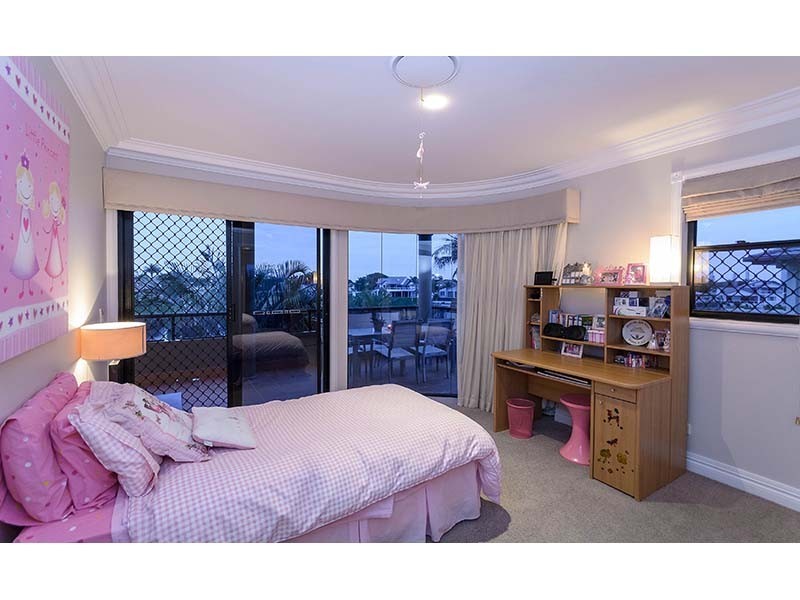5 Montevideo Drive, Clear Island Waters QLD 4226