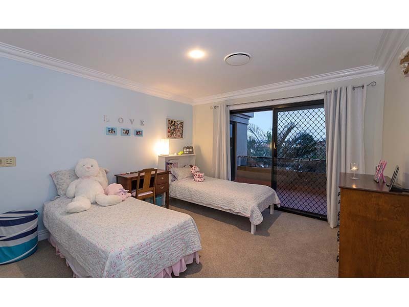 5 Montevideo Drive, Clear Island Waters QLD 4226