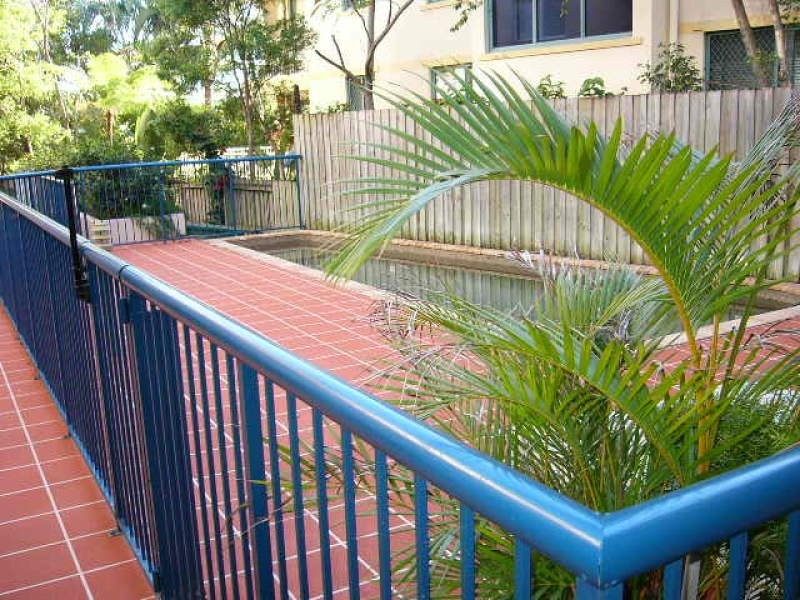 6/4 Adori Street, Chevron Island QLD 4217