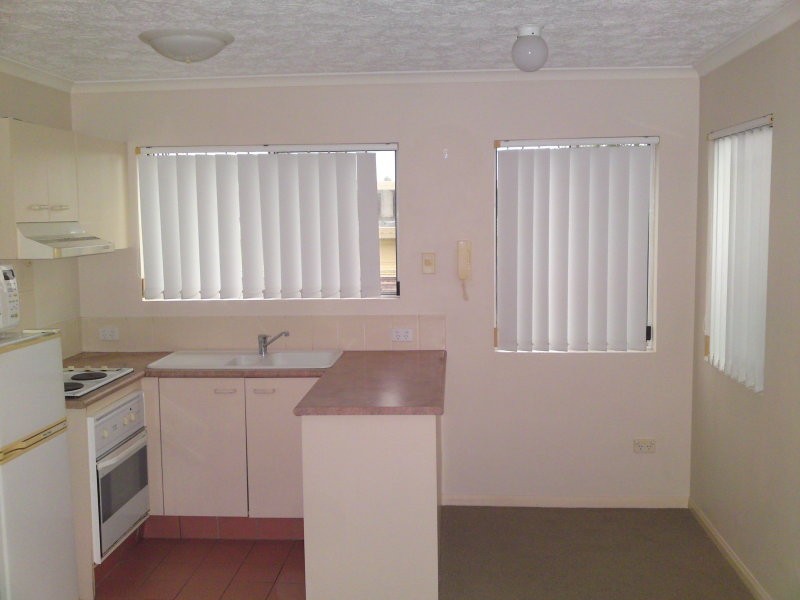 6/4 Adori Street, Chevron Island QLD 4217