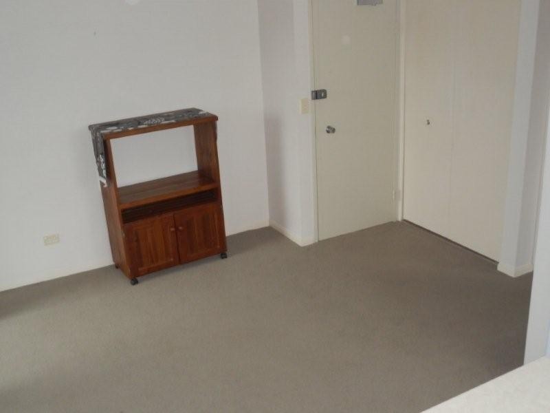 6/4 Adori Street, Chevron Island QLD 4217