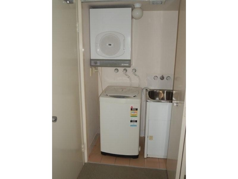 6/4 Adori Street, Chevron Island QLD 4217