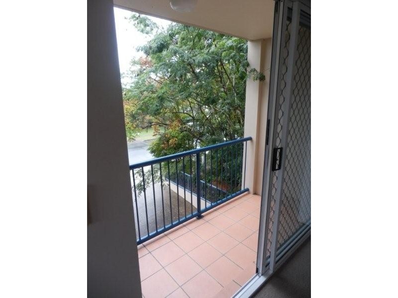 6/4 Adori Street, Chevron Island QLD 4217