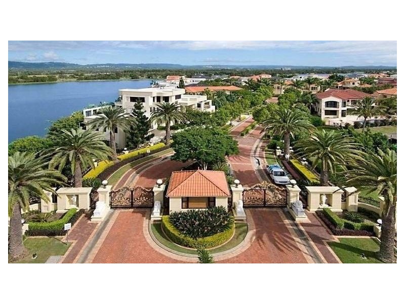 31 Istana View, Clear Island Waters QLD 4226