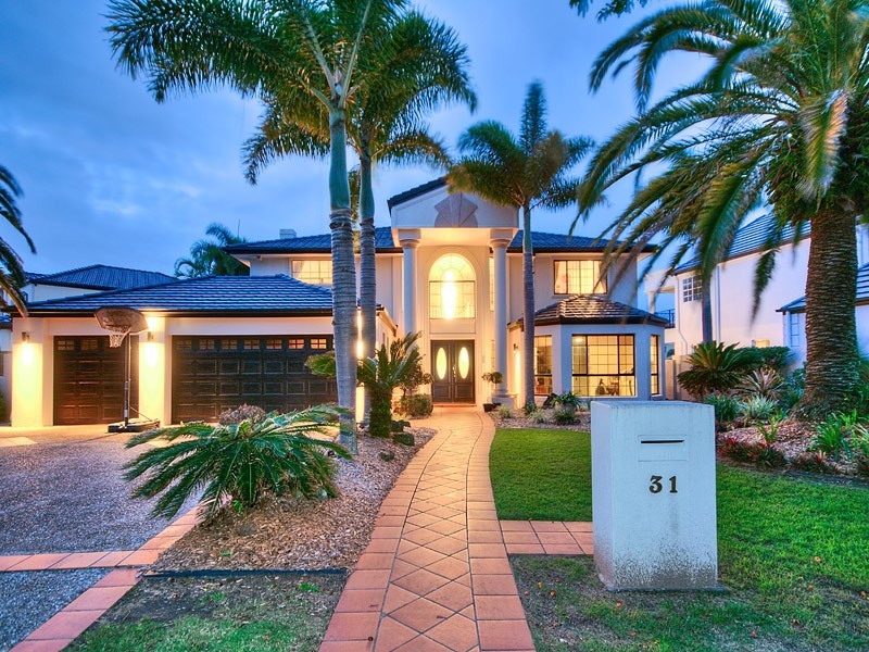 31 Istana View, Clear Island Waters QLD 4226