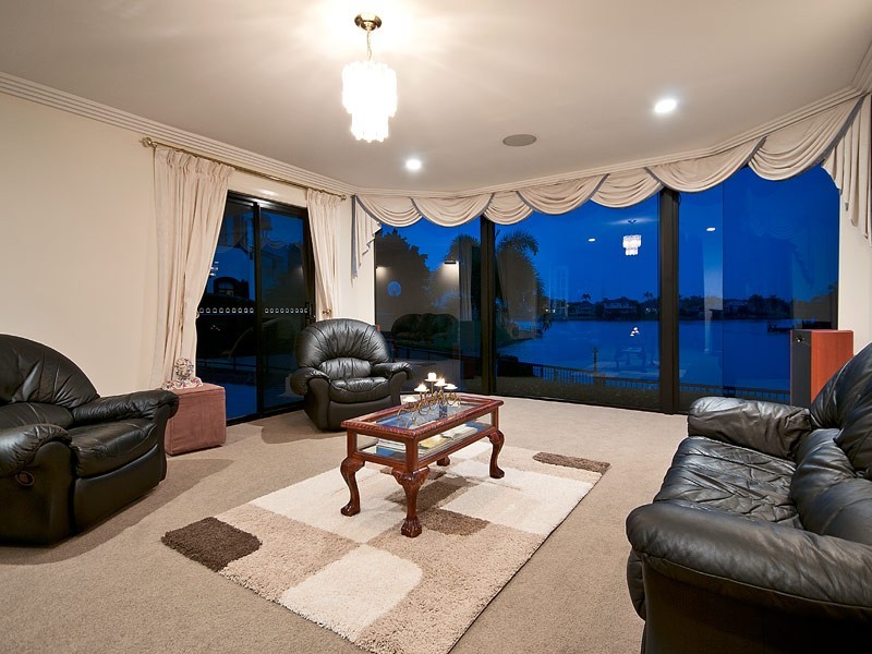31 Istana View, Clear Island Waters QLD 4226