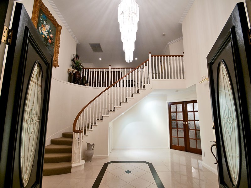 31 Istana View, Clear Island Waters QLD 4226