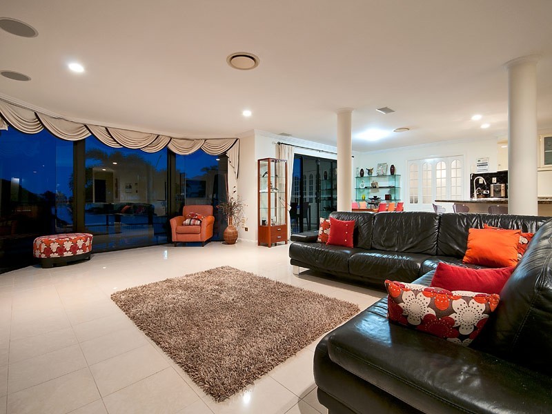 31 Istana View, Clear Island Waters QLD 4226