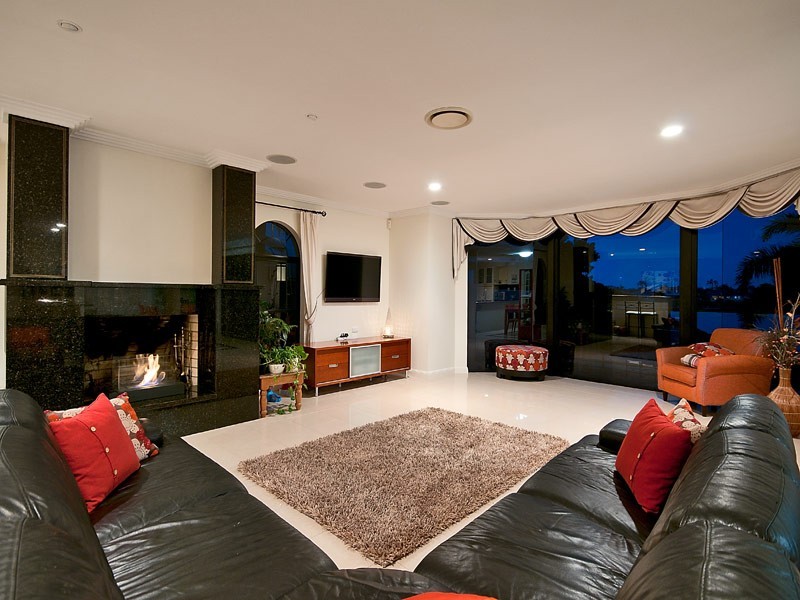 31 Istana View, Clear Island Waters QLD 4226