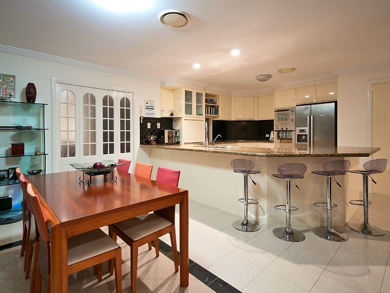 31 Istana View, Clear Island Waters QLD 4226