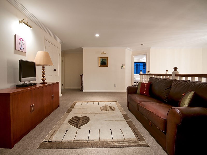 31 Istana View, Clear Island Waters QLD 4226