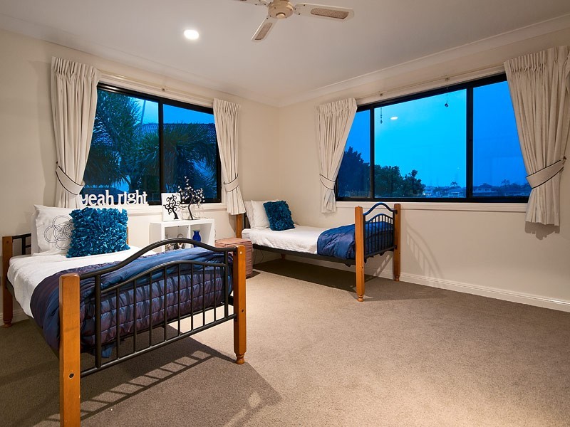 31 Istana View, Clear Island Waters QLD 4226