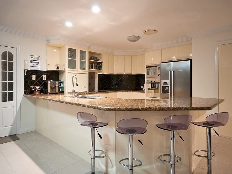 31 Istana View, Clear Island Waters QLD 4226