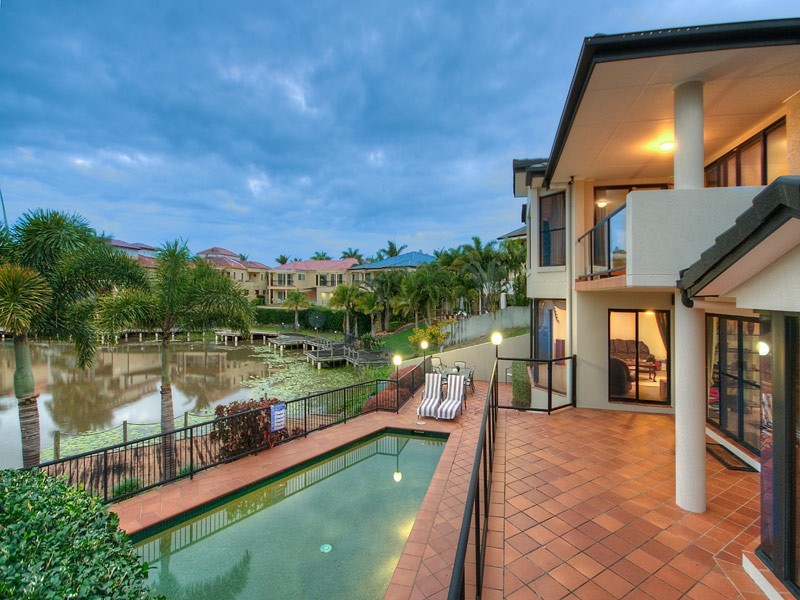 31 Istana View, Clear Island Waters QLD 4226