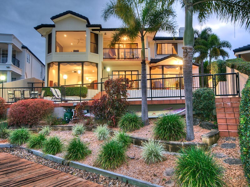 31 Istana View, Clear Island Waters QLD 4226