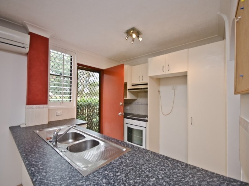 1/4 Christina Court, Mermaid Waters QLD 4218