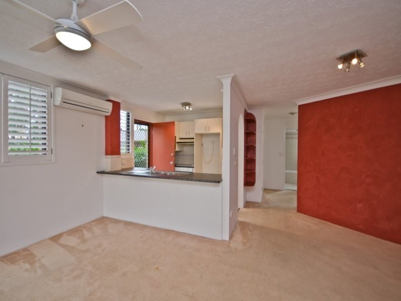 1/4 Christina Court, Mermaid Waters QLD 4218