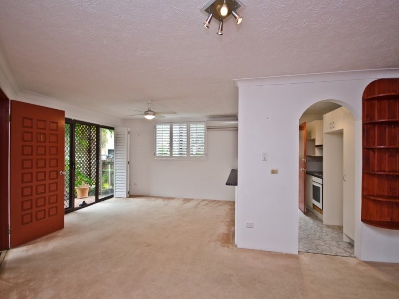 1/4 Christina Court, Mermaid Waters QLD 4218