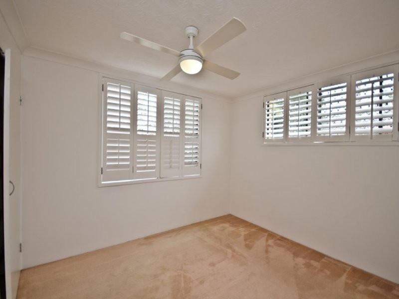 1/4 Christina Court, Mermaid Waters QLD 4218