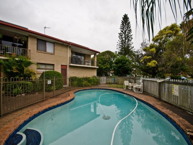 1/4 Christina Court, Mermaid Waters QLD 4218