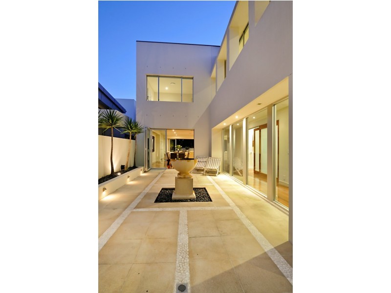 2 Marseille Estate, 17 Marseille Court, Sorrento QLD 4217