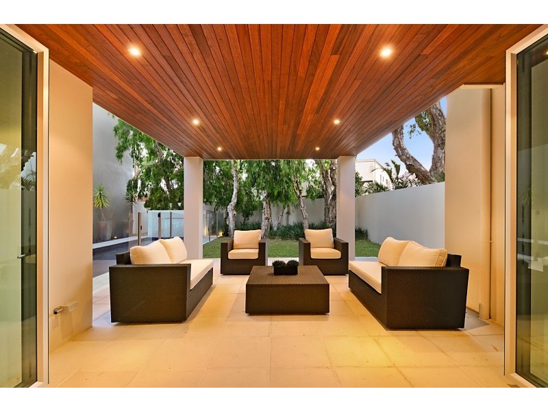 2 Marseille Estate, 17 Marseille Court, Sorrento QLD 4217