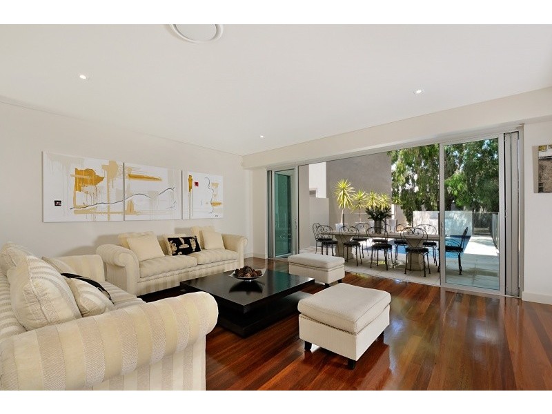 2 Marseille Estate, 17 Marseille Court, Sorrento QLD 4217