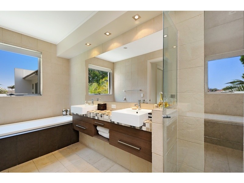 2 Marseille Estate, 17 Marseille Court, Sorrento QLD 4217