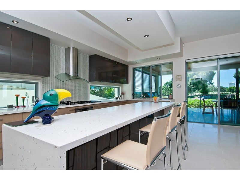 2025 The Boulevard, Benowa QLD 4217