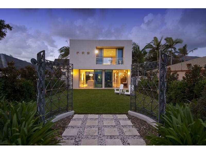 21 Freyburg Street, Sorrento QLD 4217