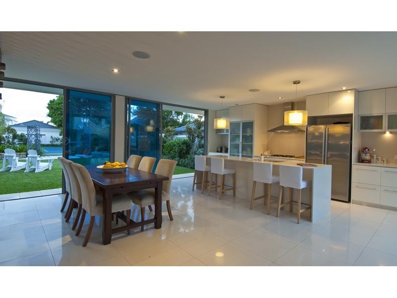 21 Freyburg Street, Sorrento QLD 4217