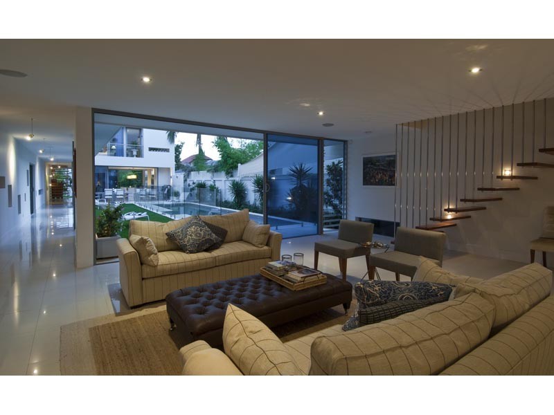 21 Freyburg Street, Sorrento QLD 4217