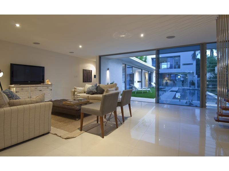 21 Freyburg Street, Sorrento QLD 4217